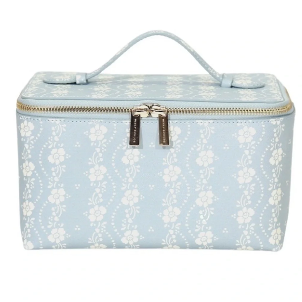 Neely and Chloe X Julia Berolzheimer Large Posy Vanity Case Blue Floral white